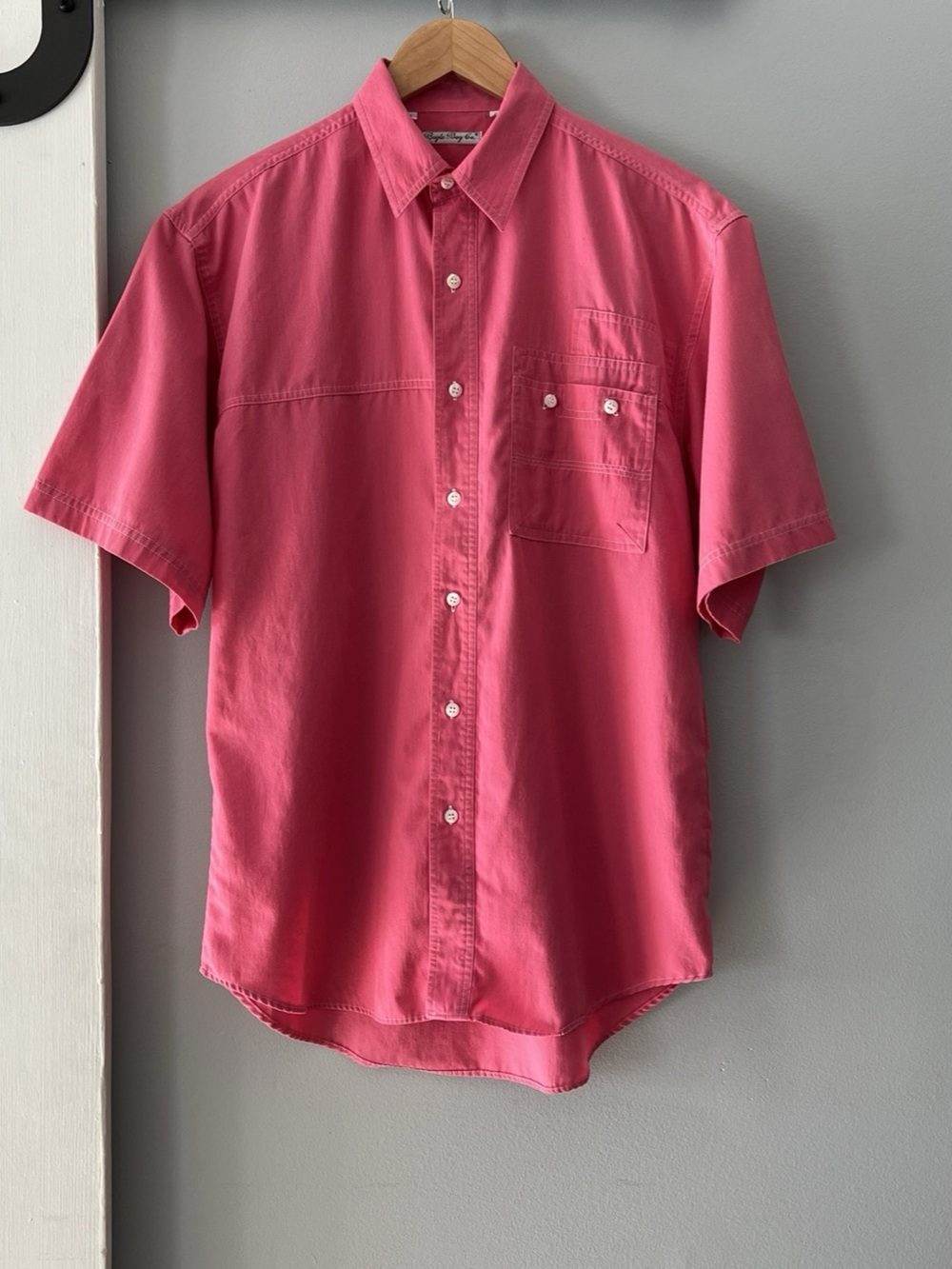 VTG 90s Y2K Bugle Boy Men’s M Pink Short Sleeve Button Up Shirt w/ Pocket Detail